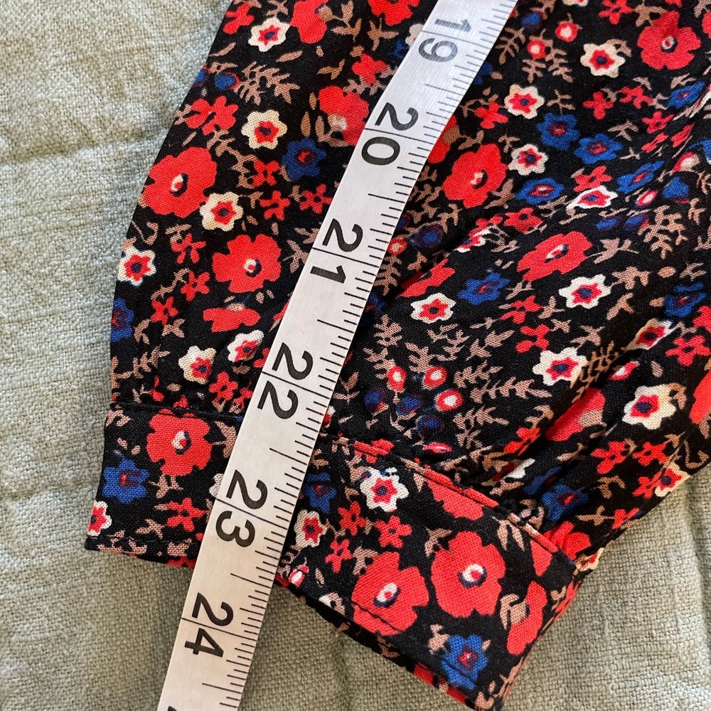 Floral wrap blouse - Picture 9 of 10